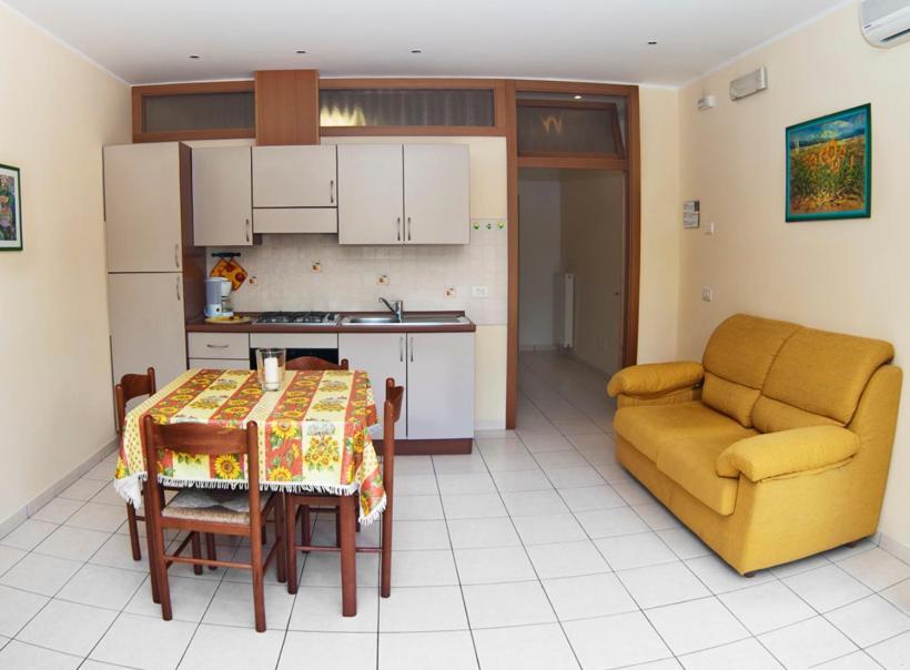 Casa Facchinetti Yellow Apartment Мальчезіне Екстер'єр фото